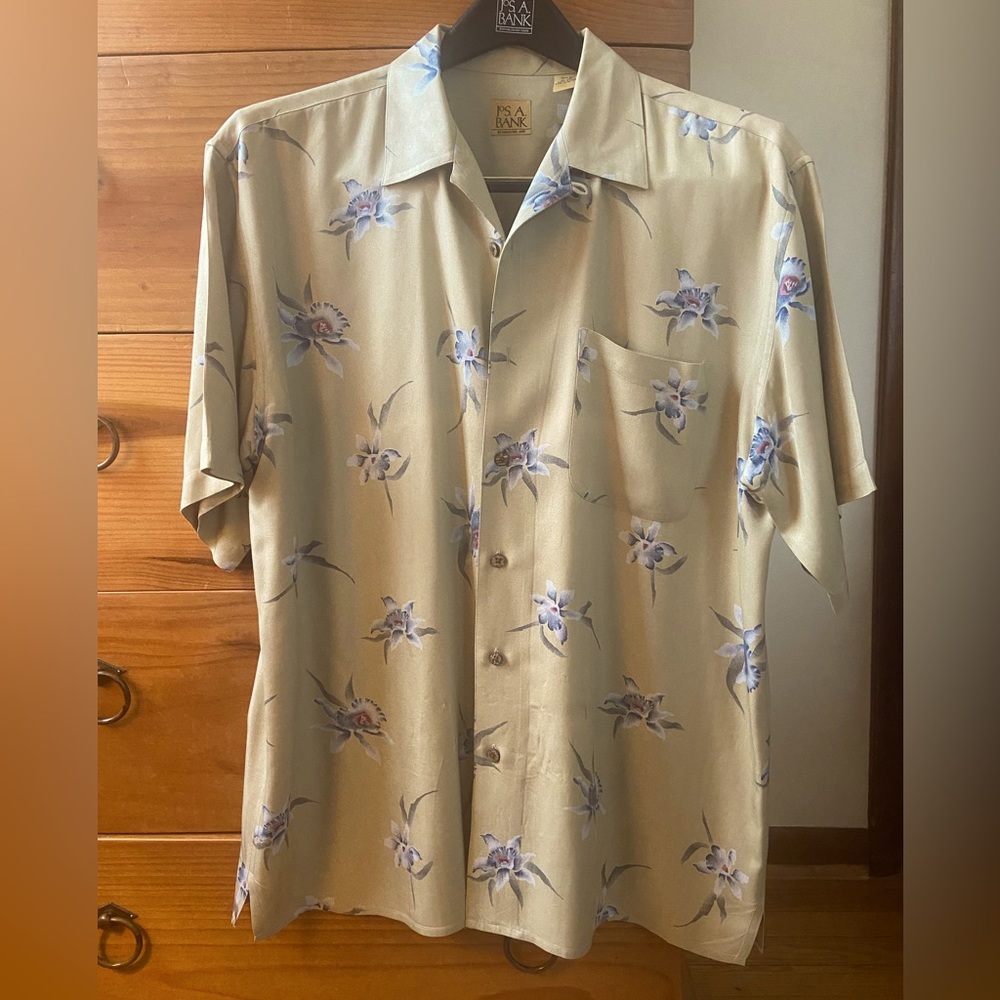 JOS A. BANKS 100% SILK HAWAIIAN SPORTSHIRT